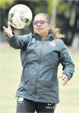  ?? Picture: Gallo Images ?? HARD AT WORK. Coach Desiree Ellis during Banyana Banyana’s training session at Bedfordvie­w Country Club training grounds yesterday.