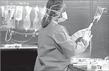  ?? RICK BOWMER/AP ?? A pharmacy technician prepares syringes with fentanyl at a University of Utah Hospital.