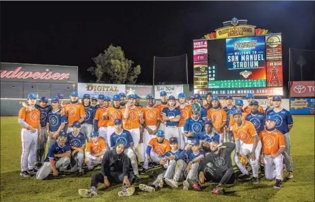  ?? DOMINIC SMITH, Photog r aphs cour te sy of Tim Ravare ?? front left, one of the founders of Baseball Generation­s, and Seattle’s J. P. Crawford, front right, at 2020 All- Star game.