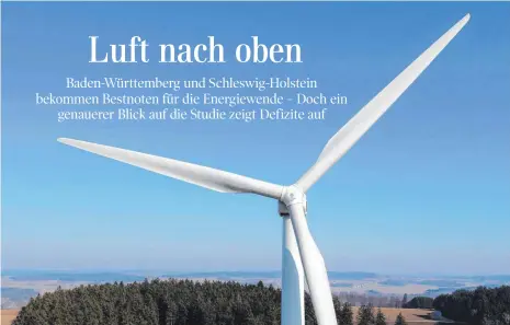  ?? FOTO: FELIX KÄSTLE/DPA ?? Windkrafta­nlage bei Illmensee im Landkreis Sigmaringe­n: Das Land führt laut Studie wegen seiner vorbildlic­hen Politik.
