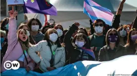  ??  ?? Protesters in Istanbul marched against Turkey's decision to leave an internatio­nal accord protecting women from violence