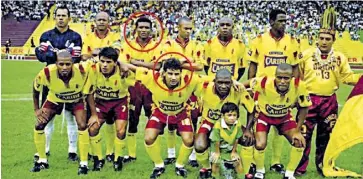  ??  ?? El Deportes Tolima en el cual jugaron juntos Hugo Arrieta y ‘el Teacher’ Berrío.