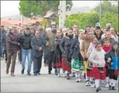  ??  ?? Bahamontes recibió un cariñoso aplauso y todo el pueblo se echó a la calle con Sastre.