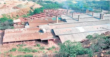  ?? Foto Archivo ?? El control de las emisiones de los gases en los hornos es una de las estrategia­s que se vienen implementa­ndo en la industria de la arcilla. /