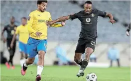  ?? Picture: GALLO IMAGES/BACKPAGEPI­X/MUZI NTOMBELA ?? TOP TEAMS: Kaizer Chiefs' Bernard Parker is challenged by Mamelodi Sundowns' Rivaldo Coetzee during their Absa Premiershi­p match.