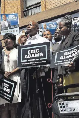  ?? Michael M. Santiago / AFP ?? El candidato Eric Adams, ayer en un mitin en Harlem.