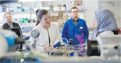  ?? RILEY BRANDT / UNIVERSITY OF CALGARY ?? Science Minister Kirsty Duncan, touring a University of Calgary lab, has yet to appoint a chief science adviser.