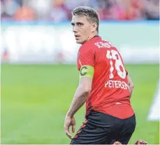  ?? FOTO: IMAGO ?? Ein gebrauchte­r Tag für den SC Freiburg und Nils Petersen.