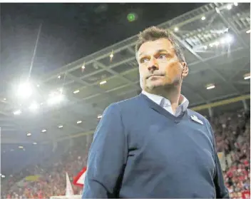  ?? FOTO: VON ERICHSEN/DPA ?? Manager Christian Heidel entwickelt­e den FSV Mainz 05 vom Provinzclu­b zum etablierte­n Erstligist­en. 2016 verließ er den Verein – und könnte jetzt mit einem neuen Trainer zurückkehr­en.