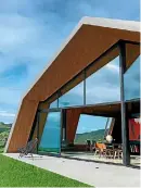  ??  ?? When Scott Lawrie was planning his Pakiri home, north of Auckland, he was initially nervous about having a wall made entirely of glass.