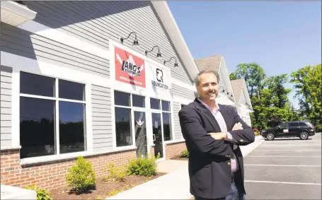  ?? Carol Kaliff / Hearst Connecticu­t Media ?? Scott Lavelle stands in front of a new plaza at 540 Federal Road in Brookfield on Thursday.