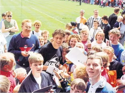  ??  ?? Dundee United player Duncan Ferguson at a Tannadice open day in 1992.