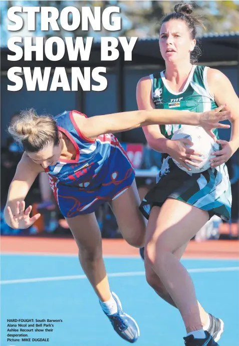  ??  ?? HARD-FOUGHT: South Barwon's Alana Nicol and Bell Park's Ashlee Recourt show their desperatio­n. Picture: MIKE DUGDALE