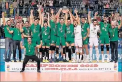  ??  ?? CELEBRACIÓ­N. El Unicaja, undécima vez en lo más alto.