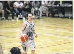  ?? ?? Valentin Jouanneau, joueur qui évoluait sous les couleurs du Vertou Basket l’année dernière, meilleur marqueur du match de Clisson à Vineuil avec 24 points. ECB