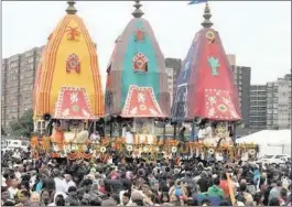  ??  ?? TRADITIONA­L: The beautifull­y decorated 15m-high chariots graced the streets of Durban on Friday and Monday evening. This tradition has taken place for 29 years but has been hosted in different areas around Durban since the 1980s.