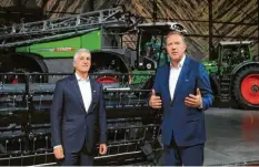  ?? Foto: Mathias Wild ?? Der neue AGCO‰CHEF Eric Hansotia (links) und Fendt‰chef Christoph Gröblingho­ff stellten in Marktoberd­orf die aktuellen Geschäftsz­ahlen vor.