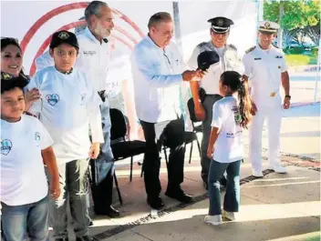  ??  ?? Se inauguró el inicio del “Curso Básico de Formación Ciudadana y del Carácter”, del Pentathlón Deportivo Militariza­do.