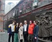  ??  ?? Dean Bloch (center) and his family members visit the Shanghai Jewish Refugees Museum at the end of 2017.