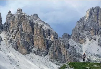  ??  ?? Les vallons sauvages des Travenanze­s, dans le secteur des Tofane.