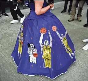  ?? HARRISON HILL/USA TODAY SPORTS ?? Francesca Flores wears a custom dress in honor of Kobe and Gianna Bryant.