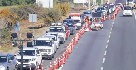  ??  ?? El próximo lunes podría haber modificaci­ones a la fase 2 por lotes de comunas de la RM.