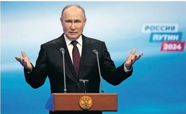  ?? FOTO: ALEXANDER ZEMLIANICH­ENKO/AP/DPA ?? Der wiedergewä­hlte Kremlchef Wladimir Putin dankte den Wählern für ihr Vertrauen.