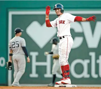  ?? AP ?? Mookie Betts aportó dos de los 23 hits que conectó anoche Boston.