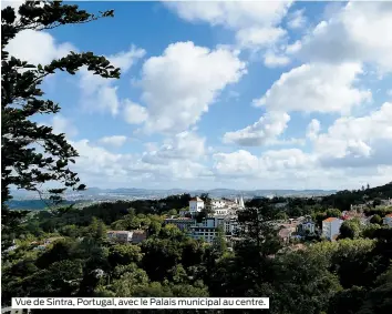  ??  ?? Vue de Sintra, Portugal, avec le Palais municipal au centre.