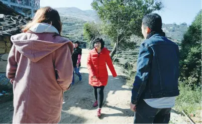  ?? (Muyi Xiao/Reuters) ?? WANG QUANMING’S mother, Nong Xiurong (center), greets Zhao Yuqing as she arrives in Wang’s hometown in Fujian province in January.