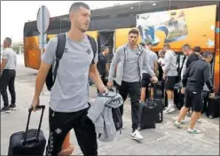  ?? ?? Guido y Rui Silva, ayer tras la llegada del Betis.