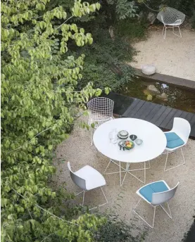  ??  ?? Bertoia outdoor side chair from Knoll