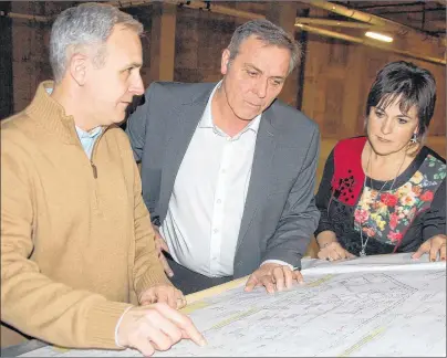  ?? JIM DAY/THE GUARDIAN ?? Phillip Jefferson, left, project manager for the new provincial renal clinic, goes over the floor plans with Health and Wellness Minister Robert Mitchell and Cheryl Banks, director of provincial renal services.