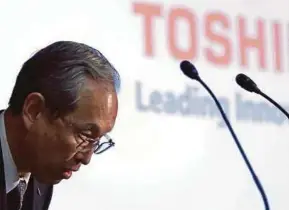  ?? REUTERS PIC ?? Toshiba Corp chief executive officer Satoshi Tsunakawa bows during a conference after asking regulators for an extension to delay filing its annual earnings, in Tokyo, yesterday.