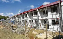  ?? —JOAN BONDOC ?? Photo taken a year ago shows an unfinished resettleme­nt site in Tacloban City.