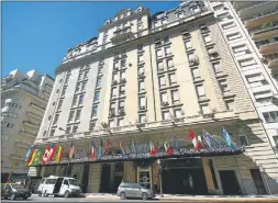  ?? CEDOC PERFIL ?? ALVEAR. Hoteles con ambulancia­s preparadas para emergencia­s.