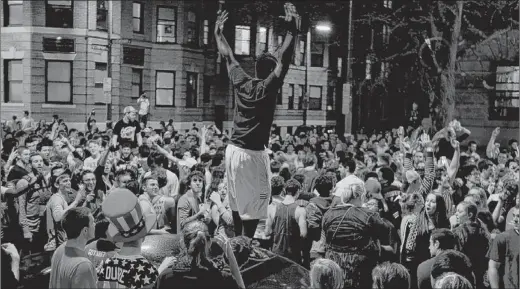  ?? | KAYANA SZYMCZAK~GETTY IMAGES ?? A crowd pours out in the Fenway neighborho­od of Boston to celebrate the capture of Dzhokhar Tsarnaev on April 19.