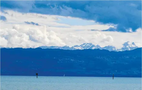  ?? FOTO: MONIKA HAGER-ZALEJSKI ?? Blick von Wasserburg auf den mit Wolken umgebenen Säntis