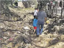  ??  ?? Estará peor. Conforme las lluvias se acercan los habitantes temen que ocurran desgracias.