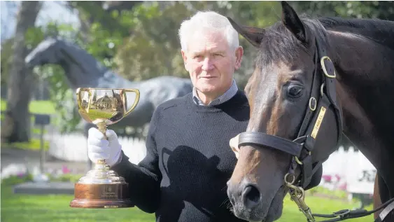  ?? Picture / Christine Cornege. ?? Sir Patrick Hogan poses with the 2013 Melbourne Cup and stallion Zabeel at Cambridge Stud.