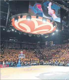  ?? FOTO: S, PAOLELLA ?? Aspecto del Forum di Assago, pabellón del Olimpia Milán en partido de Euroliga