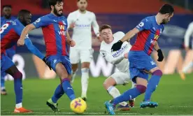  ?? Photograph: Plumb Images/Leicester City/Getty Images ?? Leicester’s Harvey Barnes shoots between Crystal Palace defenders to make it 1-1 at Selhurst Park.