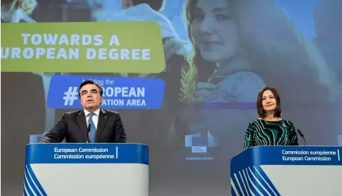  ?? ?? European Commission Vice President Margaritis Schinas and European Commission­er for Education Iliana Ivanova present the blueprint for a European Degree