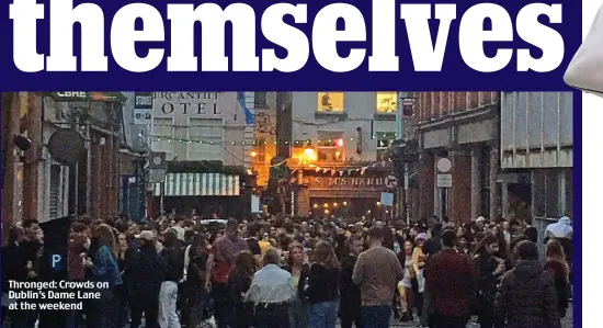  ??  ?? Thronged: Crowds on Dublin’s Dame Lane at the weekend