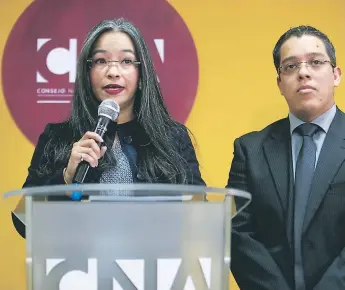  ??  ?? DIFERENCIA­S. Directivos del CNA habían pedido a Gabriela Castellano­s evitar protagonis­mo en actividade­s políticas. En la foto, en una conferenci­a en San Pedro Sula.