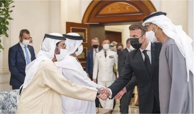  ?? WAM ?? ↑
French President Emmanuel Macron offers condolence­s to Sheikh Mohamed Bin Zayed and other family members at Mushrif Palace in Abu Dhabi on Sunday.