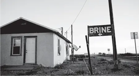  ?? JOEL ANGEL JUAREZ/THE NEW YORK TIMES ?? Mentone, Texas — the seat of Loving County— has just 169 full-time residents. Above, State Highway 302 in Mentone, about 200 miles east of El Paso.