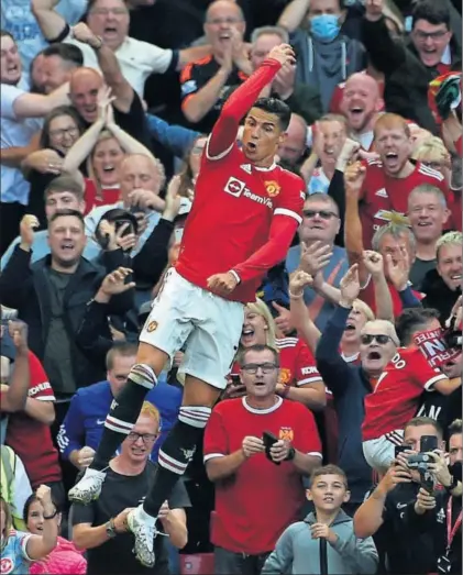  ??  ?? Cristiano celebra su segundo gol ante el Newcastle en Old Trafford.