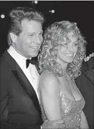  ?? RAY STUBBLEBIN­E, FILE/AP PHOTO ?? Actors Ryan O’Neal, left, and Farrah Fawcett are shown at the premiere of the film “Chances Are” on March 5, 1989, in New York.