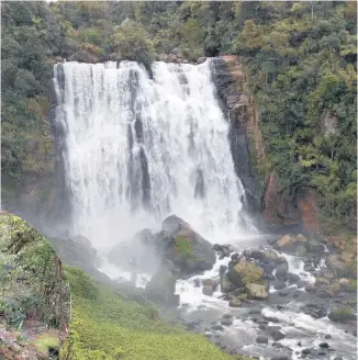  ?? Pictures / Shaun Jeffers; Orla Porten; Neil Porten ?? From top: Walking through the Ruakuri Cave; the beautiful, cascading Marokopa Falls; Orla Porten.